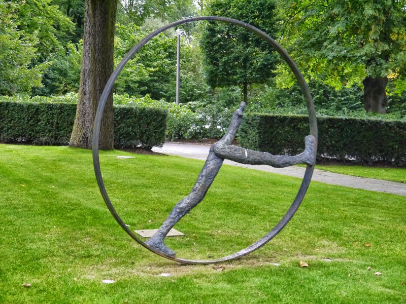 grove hotel gardens sculpture