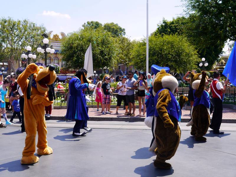 disneyland california parade